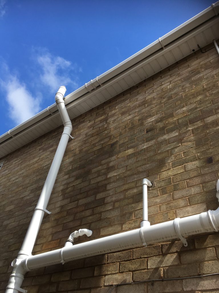 A leaking joint making the wall damp