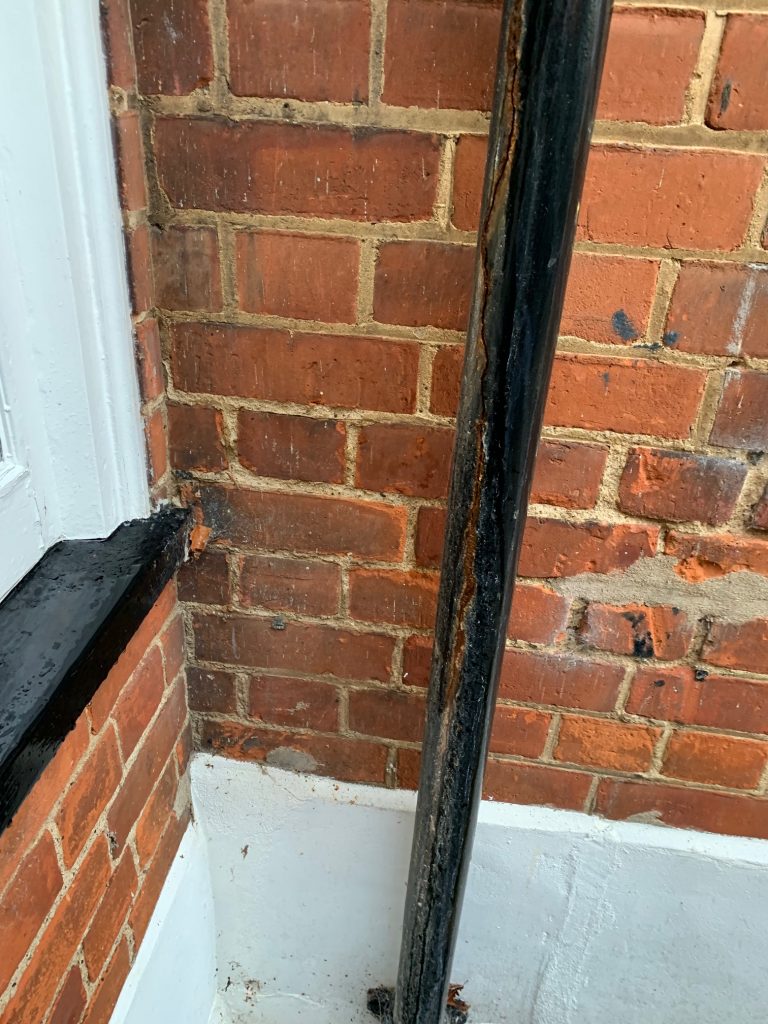 Signs Your Gutters Need Maintenance This Summer